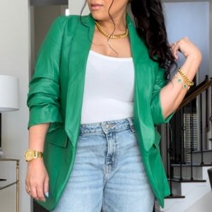 VENTI 6 RUCHED 3/4 SLEEVE PU BLAZER IN KELLY GREEN
